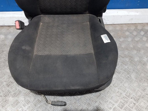  ASIENTO DELANTERO IZQUIERDO 