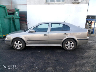 SKODA OCTAVIA BERLINA (1U2)