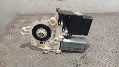 MOTOR ELEVALUNAS DELANTERO DERECHO 