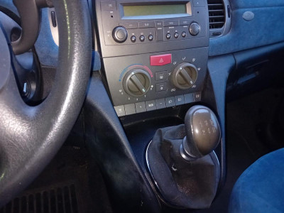 LANCIA YPSILON (101)