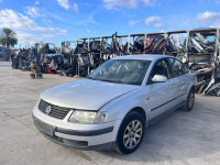 VOLKSWAGEN PASSAT BERLINA (3B2)