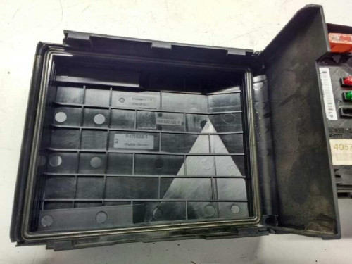  CAJA RELES / FUSIBLES Volkswagen PASSAT BERLINA (3C2) 
