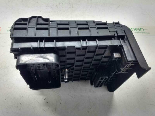  CAJA RELES / FUSIBLES Volkswagen PASSAT BERLINA (3C2) 
