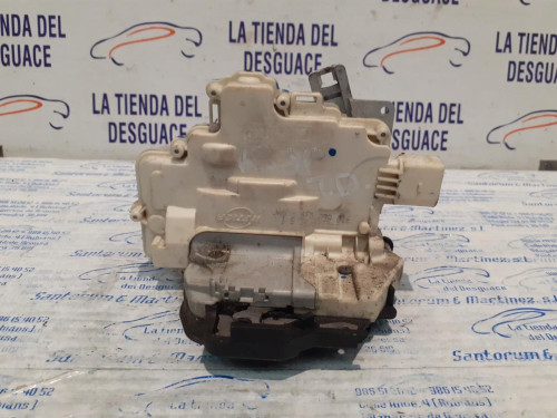  CERRADURA PUERTA TRASERA DERECHA 
