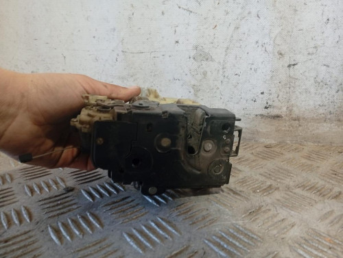 CERRADURA PUERTA TRASERA IZQUIERDA 
