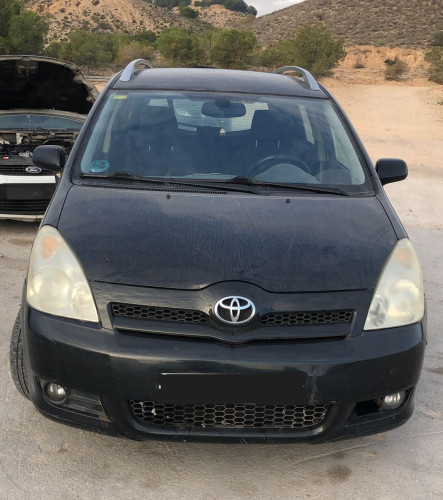 TOYOTA COROLLA VERSO (R1) — vehículo donante para recambios 