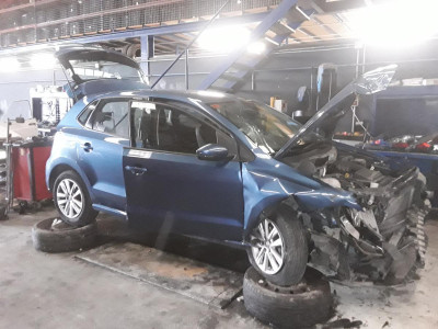 VOLKSWAGEN POLO V (6R1)