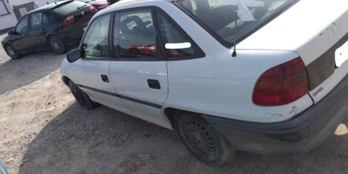 OPEL ASTRA F BERLINA — vehículo donante para recambios 