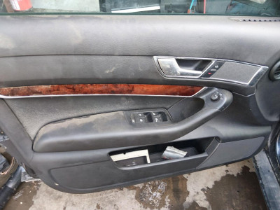 AUDI A6 BERLINA (4F2)