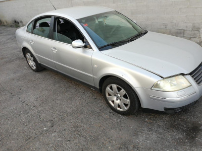 VOLKSWAGEN PASSAT BERLINA (3B3)