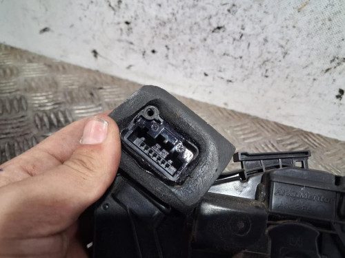 CERRADURA PUERTA TRASERA IZQUIERDA 