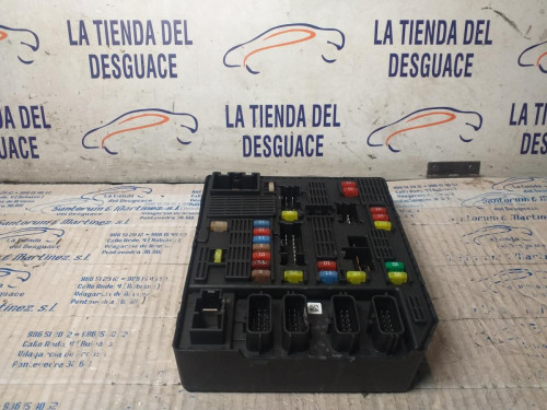  CAJA RELES / FUSIBLES 