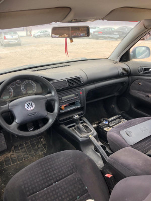 VOLKSWAGEN PASSAT BERLINA (3B3)