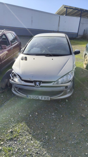 PEUGEOT 206 — vehículo donante para recambios 