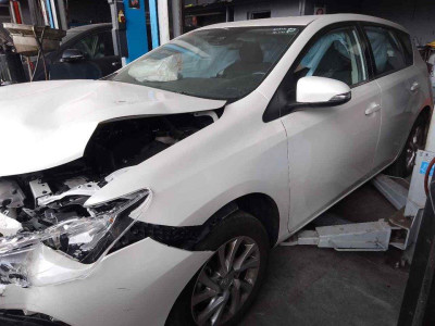 TOYOTA AURIS (E18)