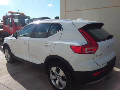 VOLVO XC40 — vehículo donante para recambios 