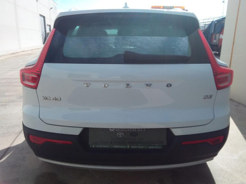VOLVO XC40 — vehículo donante para recambios 