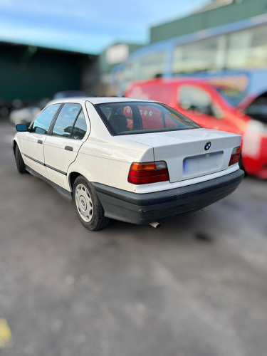  BMW SERIE 3 BERLINA (E36) 