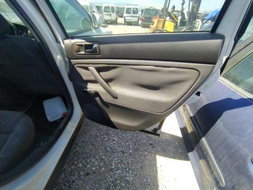 CERRADURA PUERTA TRASERA DERECHA Volkswagen PASSAT BERLINA (3B3) 