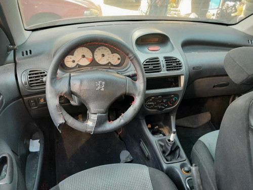 PEUGEOT 206 — vehículo donante para recambios 