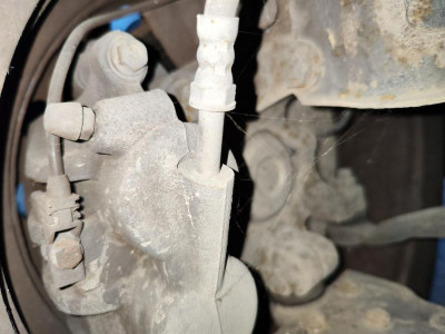 PINZA DE FRENO DELANTERA IZQUIERDA