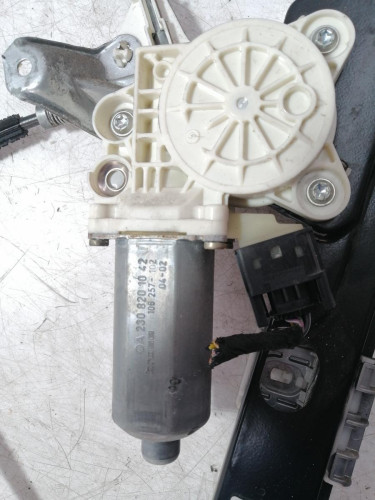  ELEVALUNAS DELANTERO IZQUIERDO Mercedes-Benz VANEO (BM 414) COMPACT VAN 