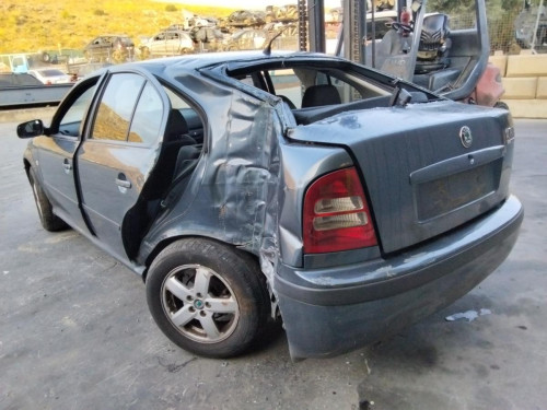  SKODA OCTAVIA BERLINA (1U2) 