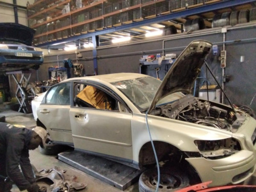  VOLVO S40 BERLINA 