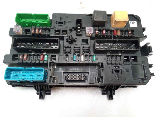  CAJA RELES / FUSIBLES Opel ASTRA H BERLINA 