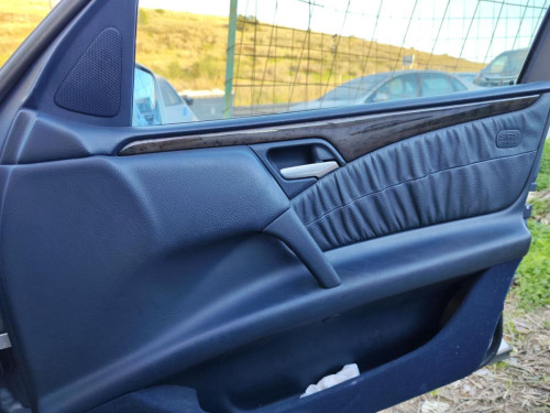 GUARNECIDO PUERTA DELANTERA DERECHA Mercedes-Benz CLASE E (BM 210) BERLINA 