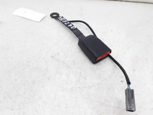 ENGANCHE CINTURON DELANTERO DERECHO Mazda 3 BERLINA / SEDÁN (BM/BN) 