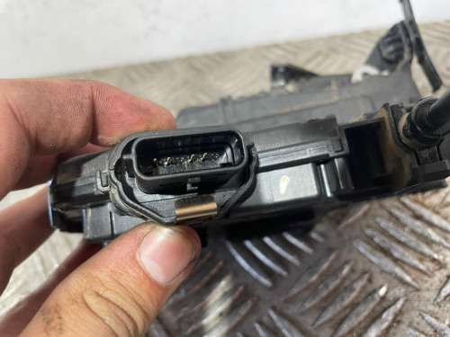 CERRADURA PUERTA DELANTERA IZQUIERDA 