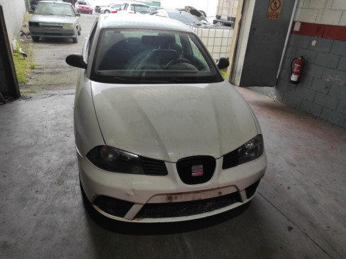 SEAT IBIZA (6L1) — vehículo donante para recambios 
