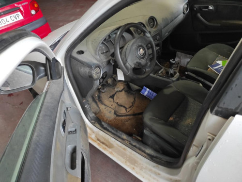 SEAT IBIZA (6L1) — vehículo donante para recambios 