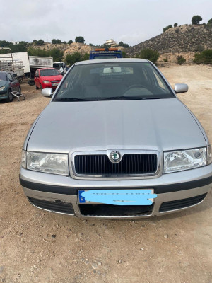 SKODA OCTAVIA BERLINA (1U2)