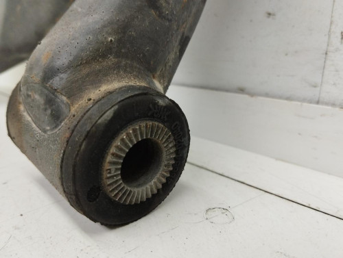BRAZO SUSPENSION INFERIOR DELANTERO IZQUIERDO Toyota AURIS (E18) 