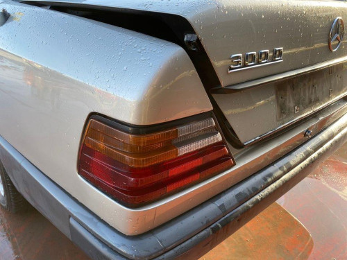  MERCEDES-BENZ CLASE 124 (BM 124) BERLINA 