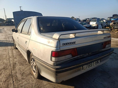  PEUGEOT 405 BERLINA 
