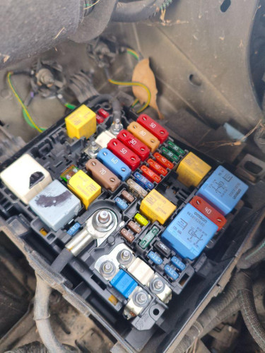  CAJA RELES / FUSIBLES CITROEN C4 PICASSO/SPACETOURER 