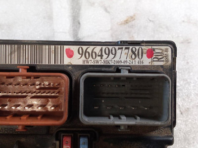 CAJA RELES / FUSIBLES