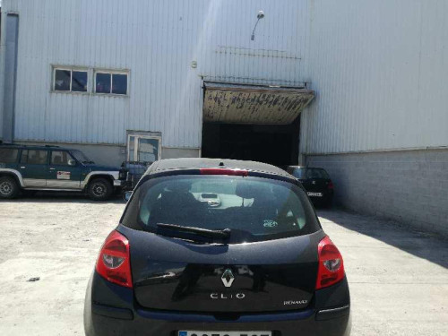 RENAULT CLIO III — vehículo donante para recambios 