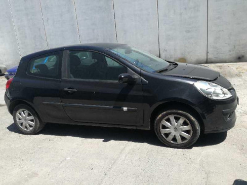 RENAULT CLIO III — vehículo donante para recambios 