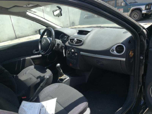 RENAULT CLIO III — vehículo donante para recambios 