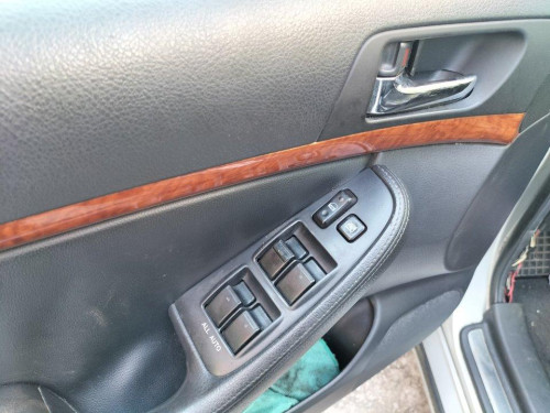  TOYOTA AVENSIS BERLINA (T25) 