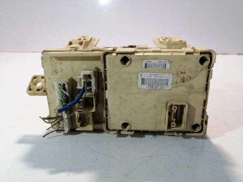  CAJA RELES / FUSIBLES 