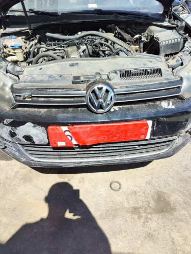 REJILLA DELANTERA Volkswagen GOLF VI (5K1)(10.2008) 