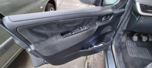 PEUGEOT 207 — автомобиль-донор на запчасти 