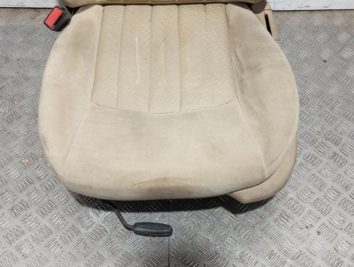  ASIENTO DELANTERO IZQUIERDO 