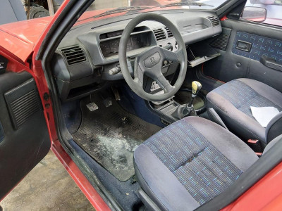 PEUGEOT 205 BERLINA