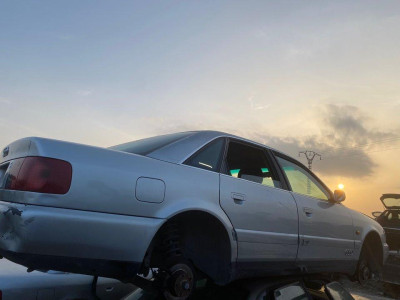 AUDI A6 AVANT (C4)